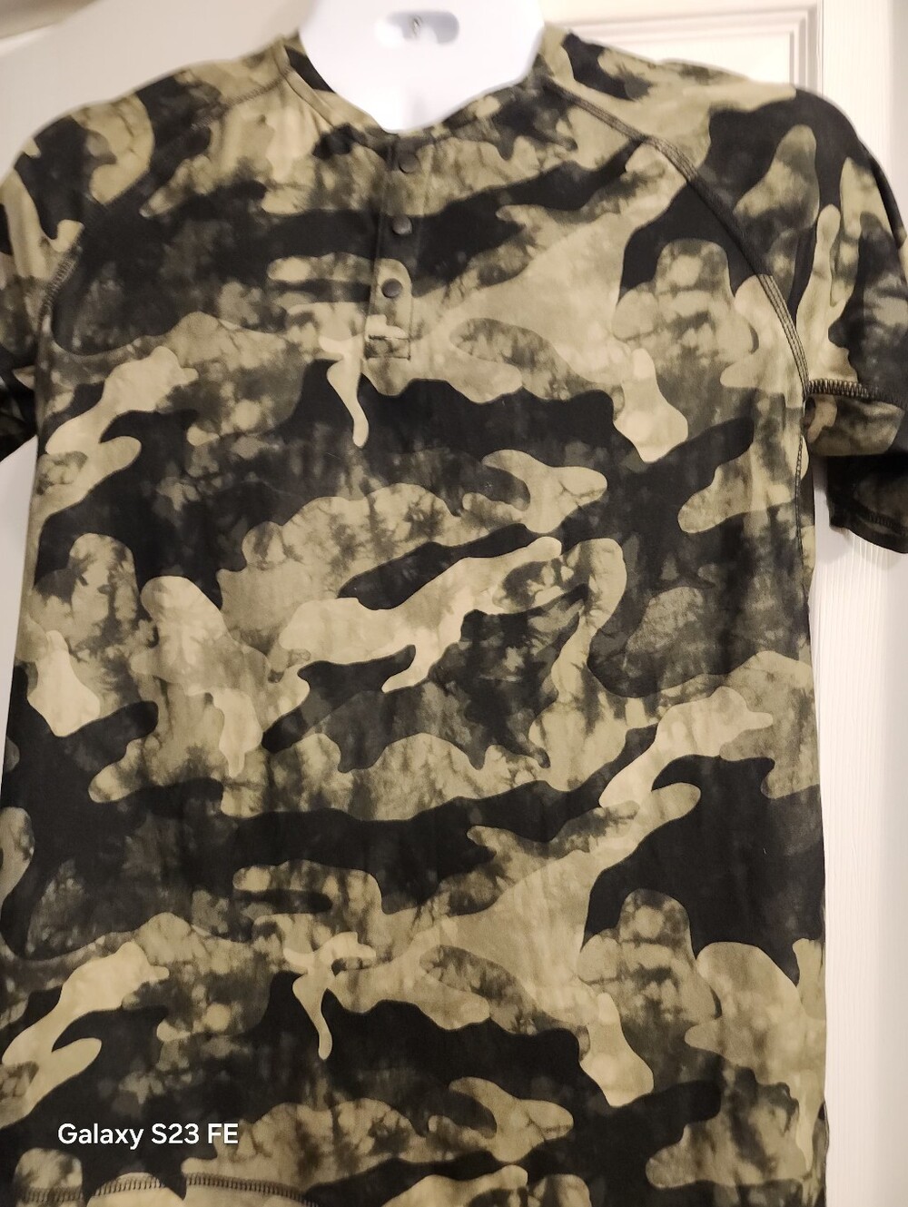 Mens Old Navy Camo Shirt M